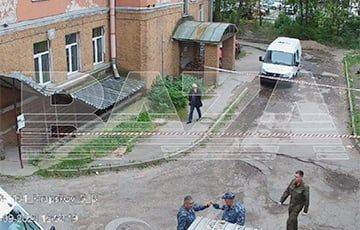 Во дворе военкомата в Петербурге прогремел мощный взрыв