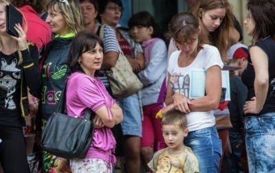 Половина украинских беженцев не хотят жить за границей - опрос