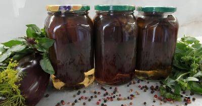 Вкусная заготовка на зиму: рецепт маринованных целиком баклажанов