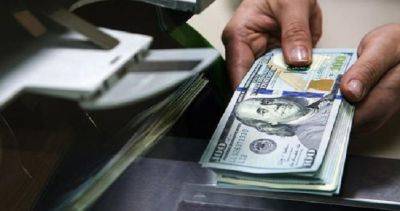 Узбекистанцам разрешат вывозить валюту в эквиваленте 100 млн сумов без декларации