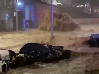Двое человек стали жертвами наводнения из-за тропического шторма "Хайкуй" в Китае
