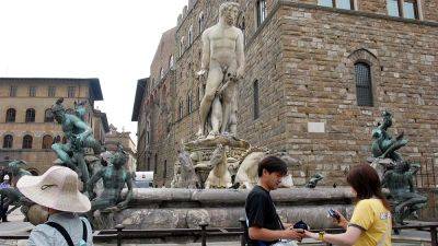 Турист-вандал повредил фонтан "Нептун" во Флоренции