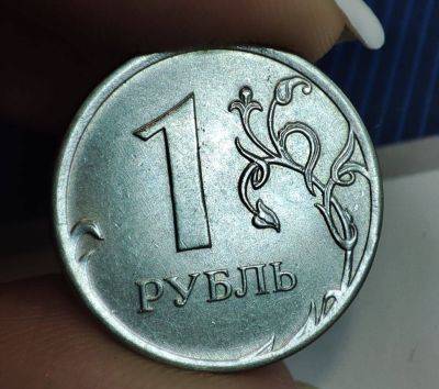 Рубль резко укрепился на решении ЦБ РФ увеличить продажи валюты
