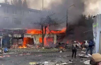 Здесь настоящий ад: орки ударили ракетой по рынку в Константиновке - много жертв. Видео