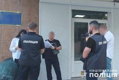 Руководитель ТЦК в Запорожье подделывал документы военнообязанных - фото