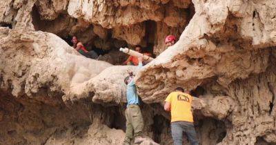 "Это мечта": израильские археологи обнаружили древнее оружие в пещере Мертвого моря (фото)
