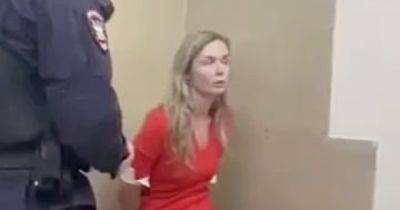 Российская стюардесса станцевала, узнав о гибели мужа в Украине (ВИДЕО)