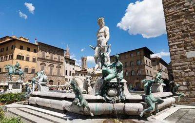 Турист из Германии сломал статую Нептуна во Флоренции
