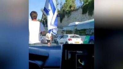 Обвинение: разбил стекло машины с детьми на демонстрации в Иерусалиме