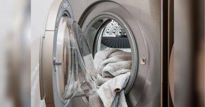 Как часто нужно чистить стиральную машину от накипи и почему время от времени нужно запускать стирку с одним носком (видео)