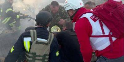 Утром РФ ударила по двум областным центрам Украины: в Сумах пострадавших доставали из-под завалов
