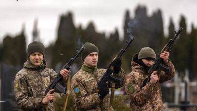 До 3400 евро в месяц: испанская компания вербует солдат для отправки в Украину