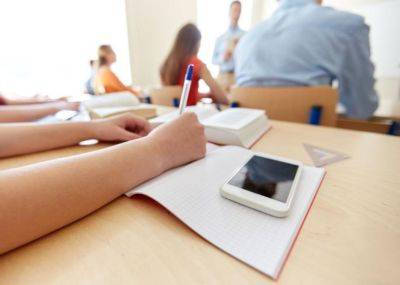 Учитель отобрал телефон – личную собственность школьника. В каких случаях это допустимо?