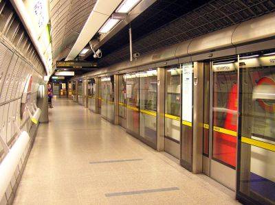 В метро Праги начинают тестировать двери безопасности на перроне