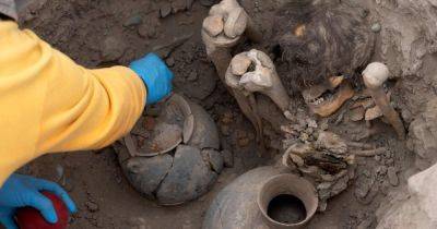 В Перу на вершине огромной древней пирамиды нашли 1000-летнюю мумию (фото) - focus.ua - Китай - Украина - Лима - Перу