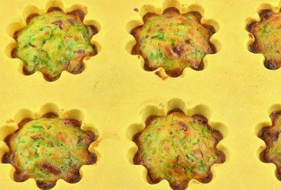 Вас будут называть кулинарным волшебником: рецепт кексов из кабачков с беконом и фетой