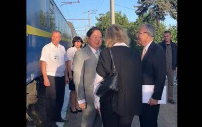 Глава МИД Японии прибыл в Украину
