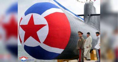 Ким Чен Ын доволен: КНДР спустила на воду субмарину с тактическим ядерным оружием