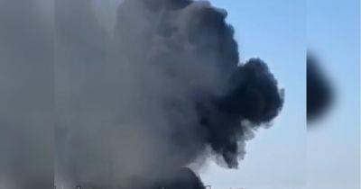 В Симферополе раздались мощные взрывы: горит военная часть (видео)