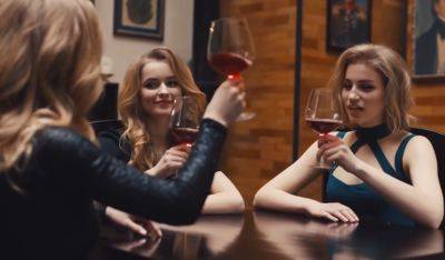 Чому жінки люблять вино більше за інші алкогольні напої: ви здивуєтесь