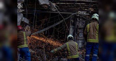 Ракетный удар по Киеву: спасатели обнаружили еще тела погибших