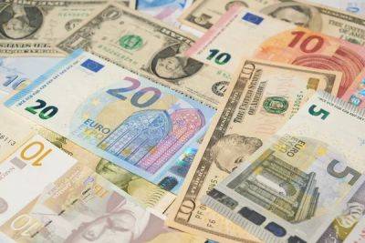 Курс валют на 1 января: доллар в банках подорожал на 20 копеек, евро на 15 копеек