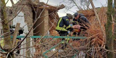 Оккупанты обстреляли жилой дом на Херсонщине: под завалами погибла женщина
