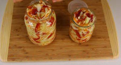 Еще не поздно приготовить: рецепт сладкой и хрустящей квашеной капусты с болгарским перцем