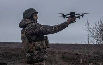 Украинские пограничники дронами ударили по пехоте РФ, которая пряталась в домах