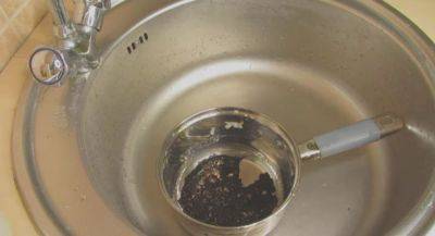 Как удалить пригоревшую еду из кастрюли без мытья: неожиданный лайфхак