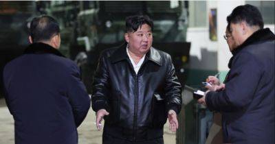 КНДР угрожает уничтожить Южную Корею - Ким Чен Ын показал фото с военного завода
