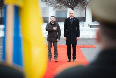 Прибывший в Вильнюс президент Зеленский благодарит Литву за военную помощь