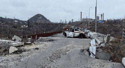 В сети рассказали об обстановке в Лисичанске и показали разрушенный Пролетарский мост - фото