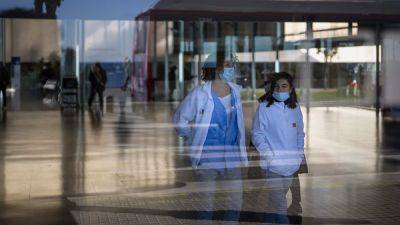 Испания: ношение масок в больницах вновь стало обязательным
