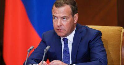 "Бьем всем, пока кроме пока ядерного": Медведев признал, что Россия обстреливала Украину всеми видами оружия