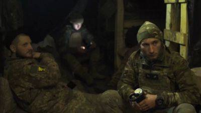 Жизнь в блиндаже: украинские артиллеристы держат оборону под Бахмутом - ru.euronews.com