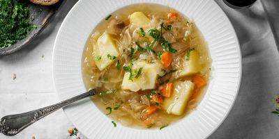 С салом и грибами. Как приготовить традиционное украинское блюдо — капустняк с необычными ингредиентами