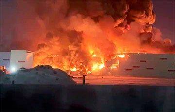 В Петербурге вспыхнул сильнейший пожар на складе Wildberries