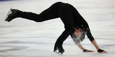 Иван Шмуратко - Сальто назад на льду. Фигурист выполнил запрещенный прыжок, но все равно выиграл золото ЧЕ-2024 — видео - nv.ua - Украина