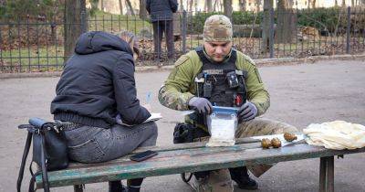 Правоохранители разоблачили группировку, которая продавала боеприпасы и оружие с фронта (фото, видео) - focus.ua - Россия - Украина