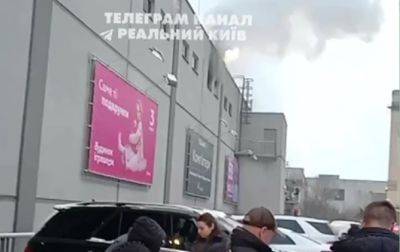 В киевском ТРЦ горит детская комната