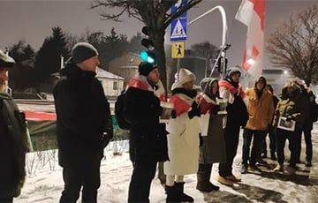 Белорусы Варшавы вышли на акцию памяти Вадима Храсько, убитого лукашистами в колонии