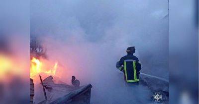 Оккупанты открыли огонь по спасателям, тушившим пожар после обстрела на Херсонщине, есть раненые (фото, видео)