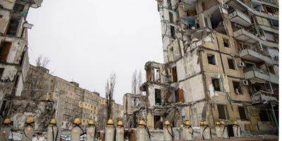 Годовщина ракетного удара РФ по многоэтажке: в Днепре чтят память 46 погибших