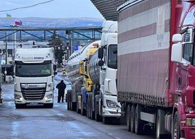 Блокада грузовиков на границе Украины и Румынии – фермеры 14 января перекрыли КПП Сирет