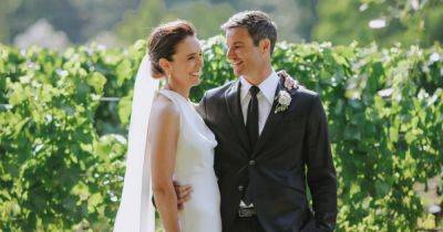 Экс-премьер-министр Новой Зеландии Джасинда Ардерн вышла замуж: фото со свадьбы