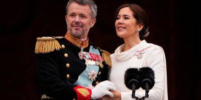На глазах у подданных. Новый король Дании Фредерик X и его жена, королева Мария поцеловались на балконе замка Кристиансборг