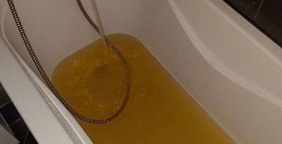 В оккупированном Мариуполе из кранов течет вода цвета "шампань"