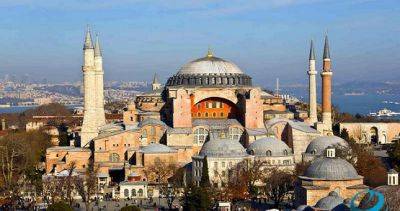 Вход туристам в мечеть «Айя-София» в Стамбуле стал платным, но есть исключение для мусульман