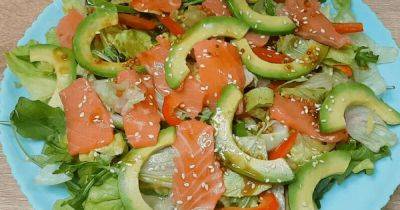 Здоровое питание: салат с авокадо и красной рыбой - koronavirus.center - Украина
